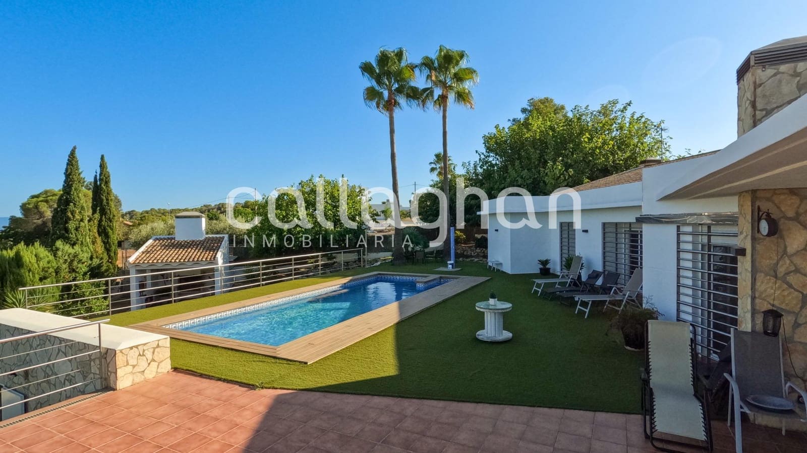 4 bedroom Villa for sale in Alberic with pool garage - € 525,000 (Ref: 9252272)