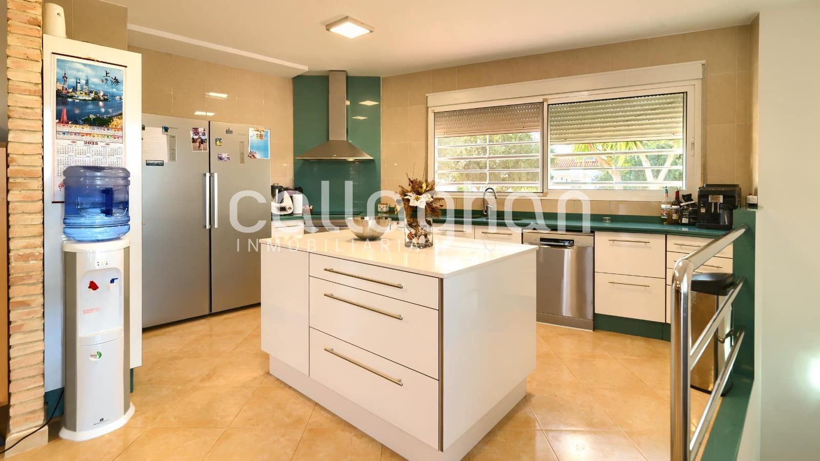 4 bedroom Villa for sale in Alberic with pool garage - € 525,000 (Ref: 9252272)