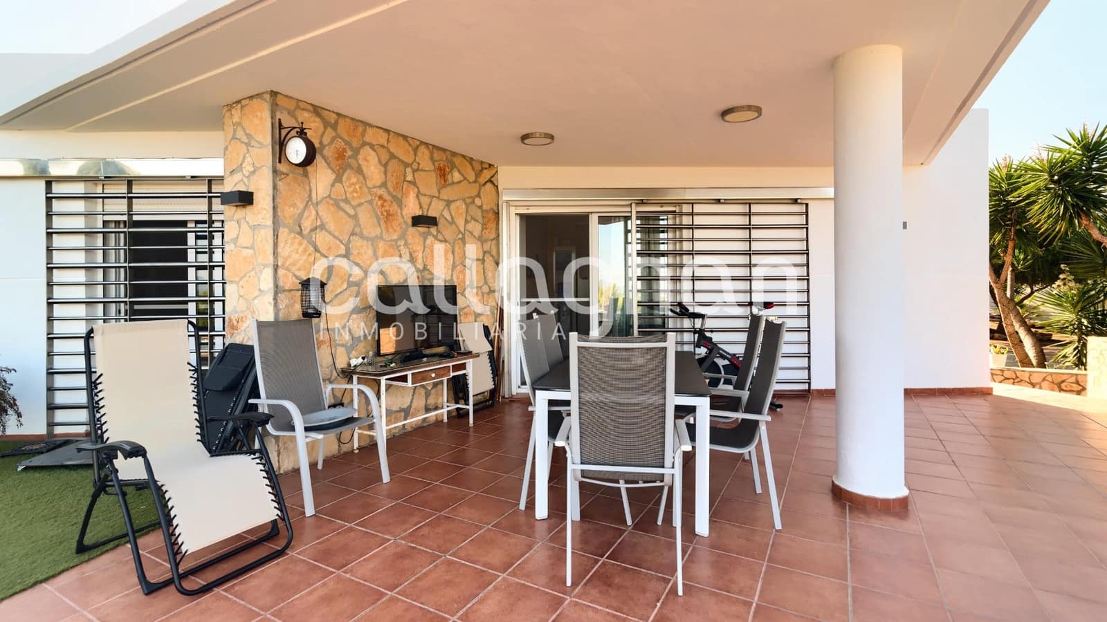 4 bedroom Villa for sale in Alberic with pool garage - € 525,000 (Ref: 9252272)