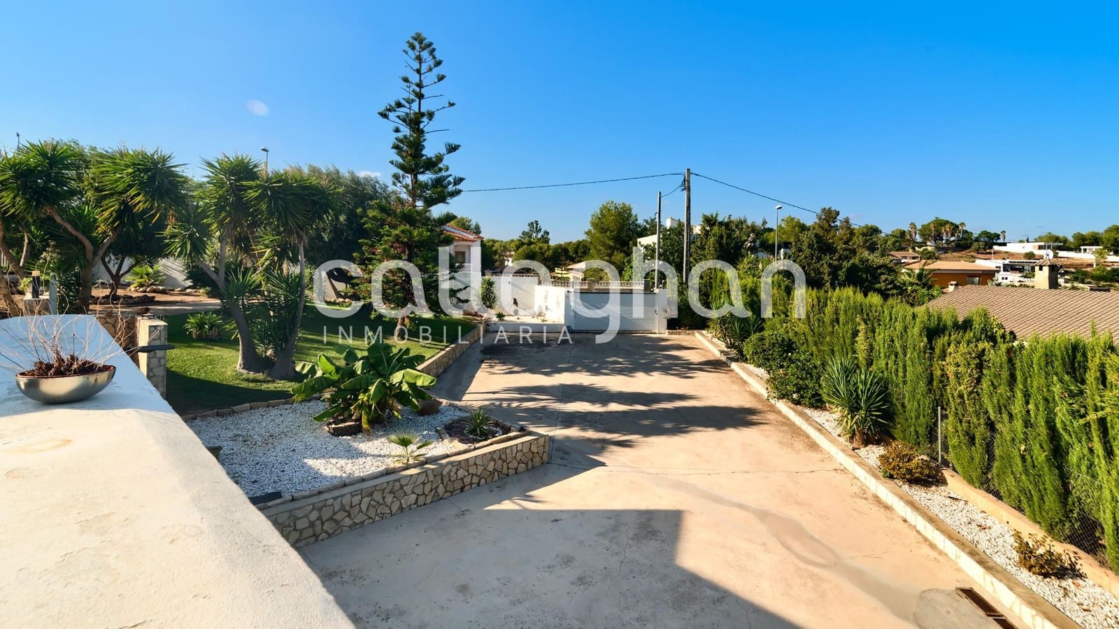 4 bedroom Villa for sale in Alberic with pool garage - € 525,000 (Ref: 9252272)