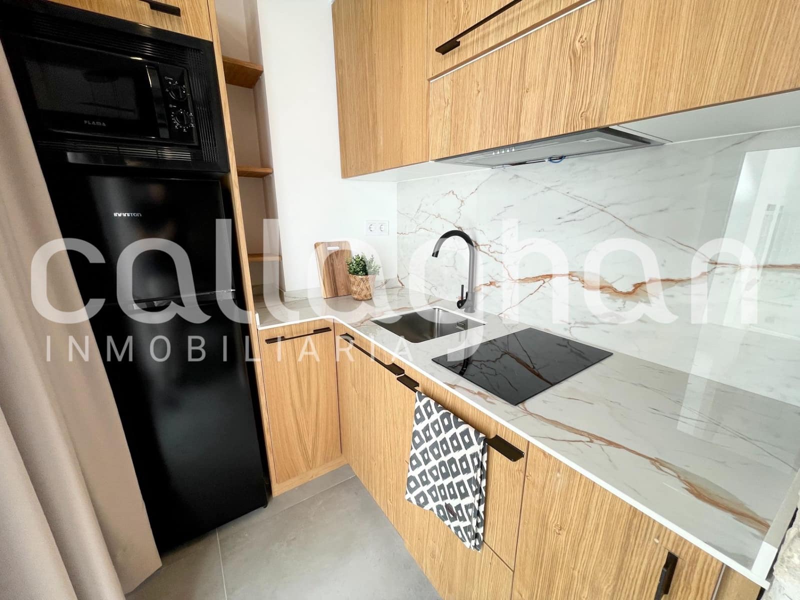 1 sovrum Vind att hyra i Valencia stad - 1 200 € (Ref: 9262799)