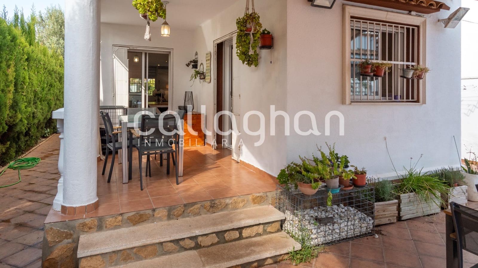 3 soveværelse Villa til salg i La Pobla de Vallbona med swimmingpool garage - € 425.000 (Ref: 9285379)