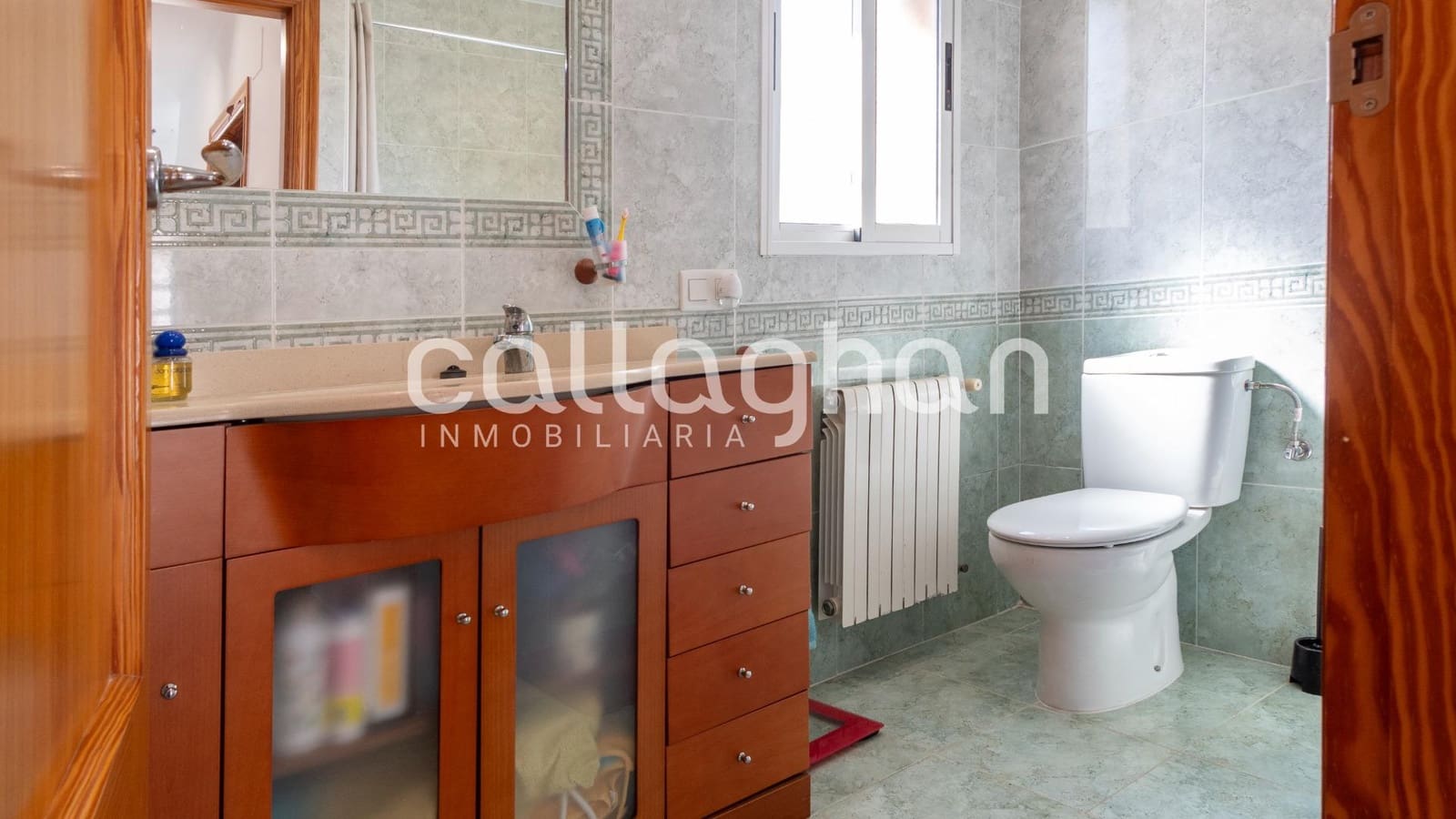 3 soveværelse Villa til salg i La Pobla de Vallbona med swimmingpool garage - € 425.000 (Ref: 9285379)