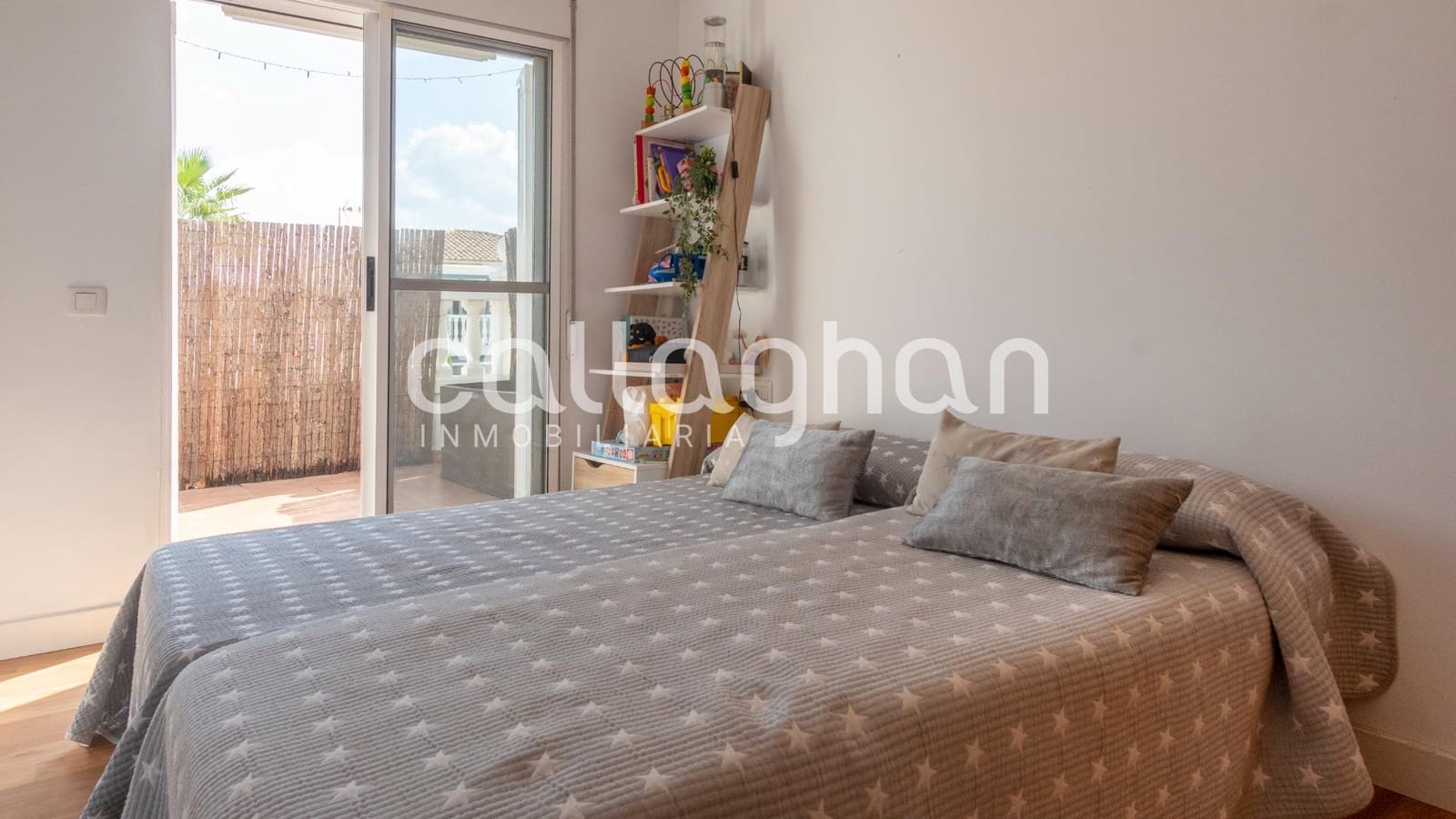 3 soveværelse Villa til salg i La Pobla de Vallbona med swimmingpool garage - € 425.000 (Ref: 9285379)