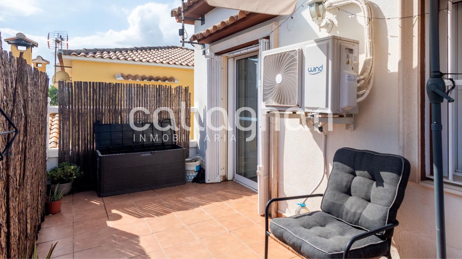 3 soveværelse Villa til salg i La Pobla de Vallbona med swimmingpool garage - € 425.000 (Ref: 9285379)