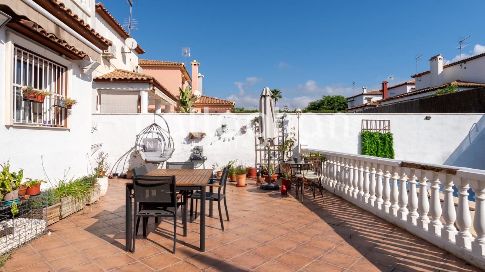 3 soveværelse Villa til salg i La Pobla de Vallbona med swimmingpool garage - € 425.000 (Ref: 9285379)