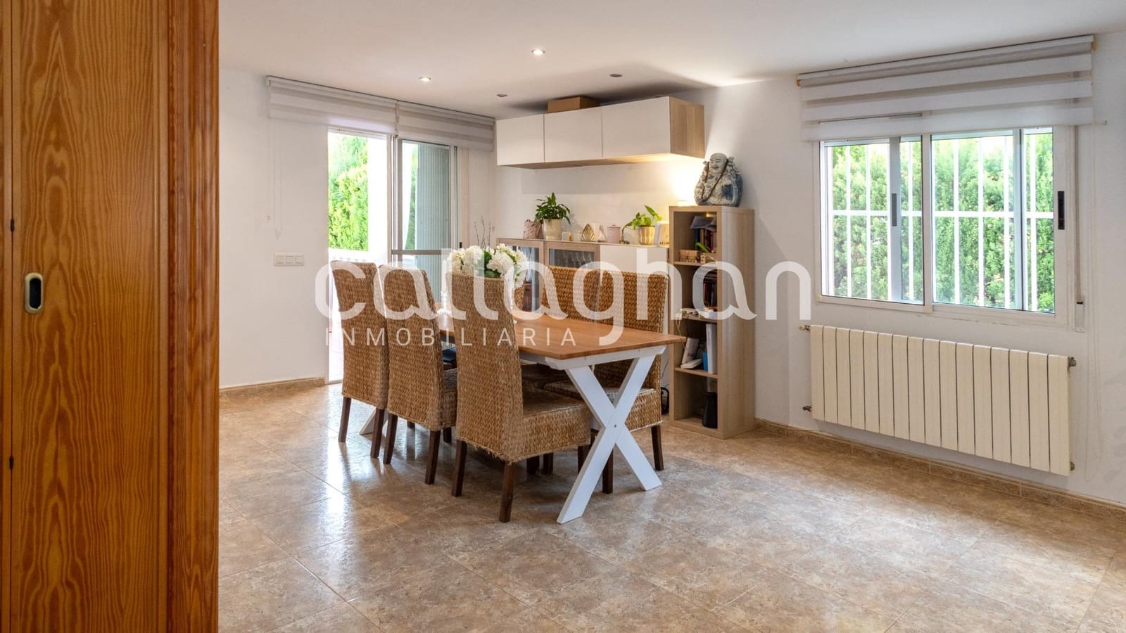 3 soveværelse Villa til salg i La Pobla de Vallbona med swimmingpool garage - € 425.000 (Ref: 9285379)