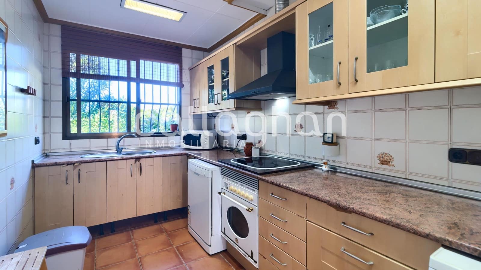 4 makuuhuone Huvila myytävänä paikassa Alzira mukana uima-altaan 
autotalli - 450 000 € (Ref: 9308691)