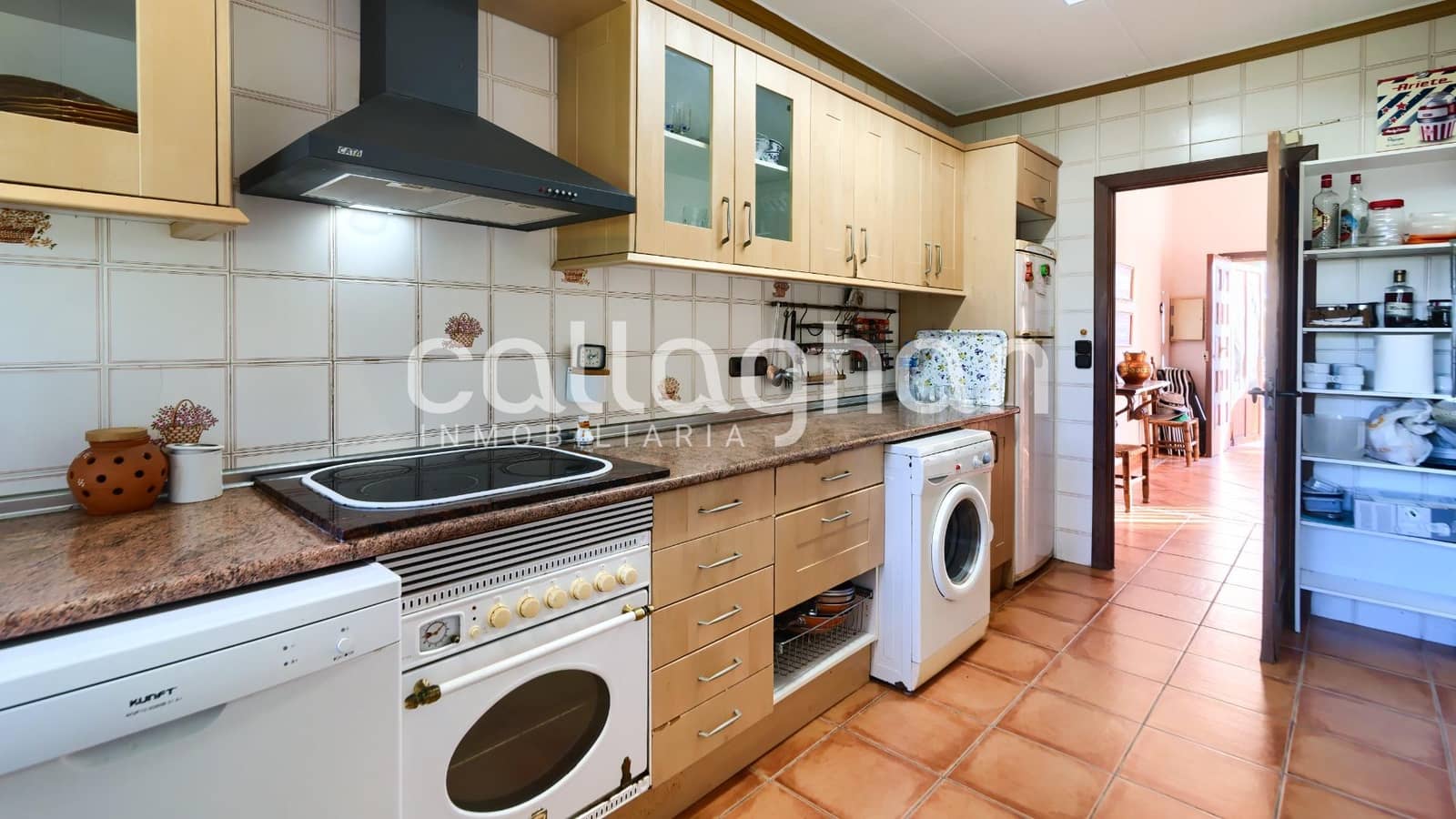 4 makuuhuone Huvila myytävänä paikassa Alzira mukana uima-altaan 
autotalli - 450 000 € (Ref: 9308691)