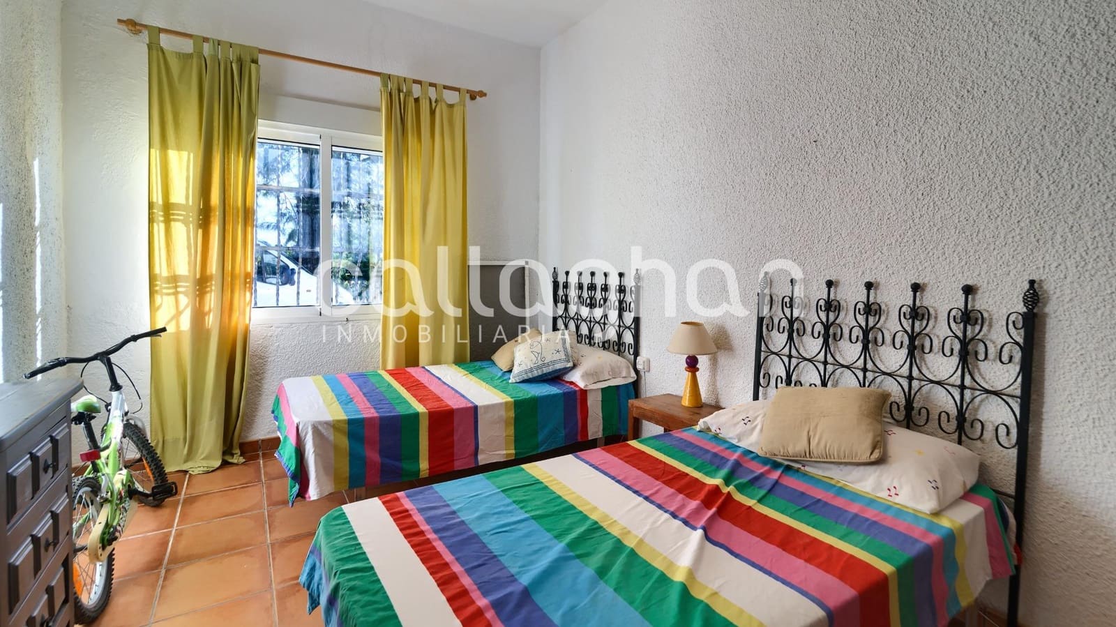 4 makuuhuone Huvila myytävänä paikassa Alzira mukana uima-altaan 
autotalli - 450 000 € (Ref: 9308691)