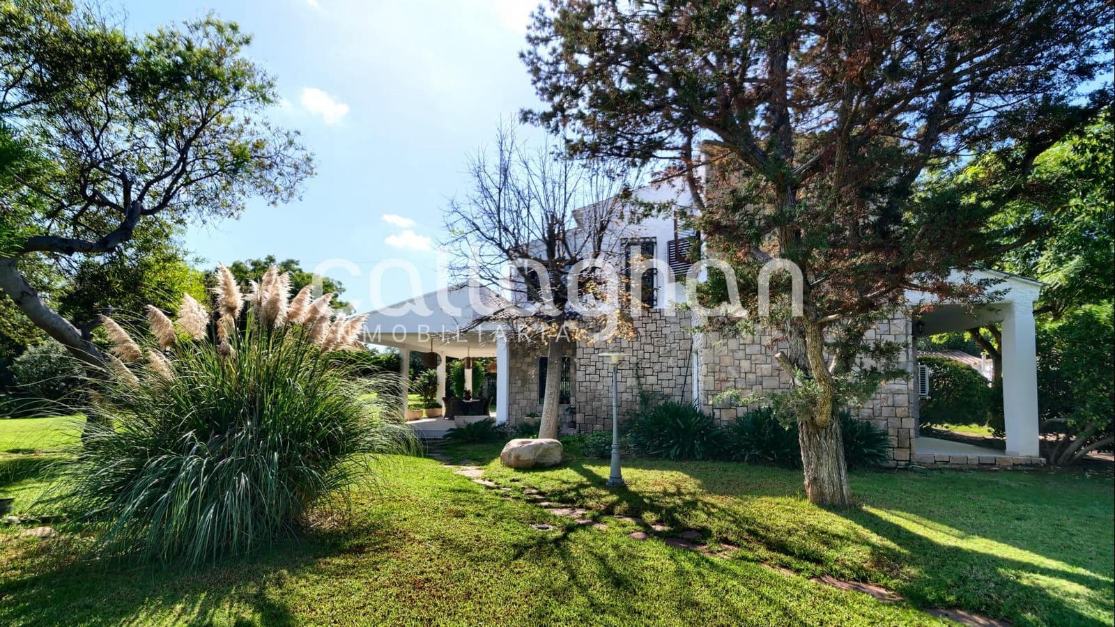 4 bedroom Villa for sale in Godella with pool garage - € 940,000 (Ref: 9322608)