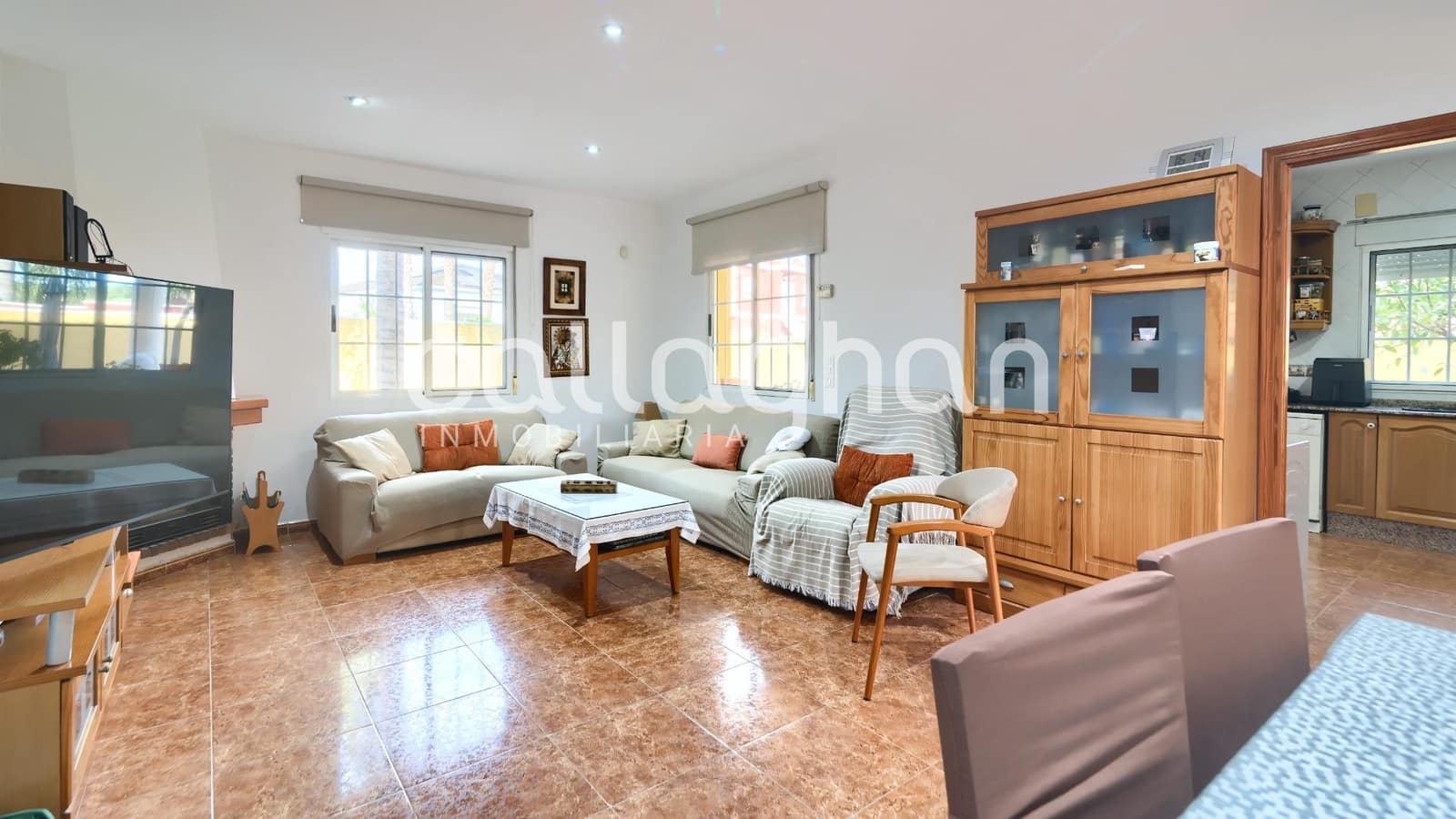 3 soverom Villa til salgs i La Pobla de Vallbona med svømmebasseng garasje - € 450 000 (Ref: 9398677)