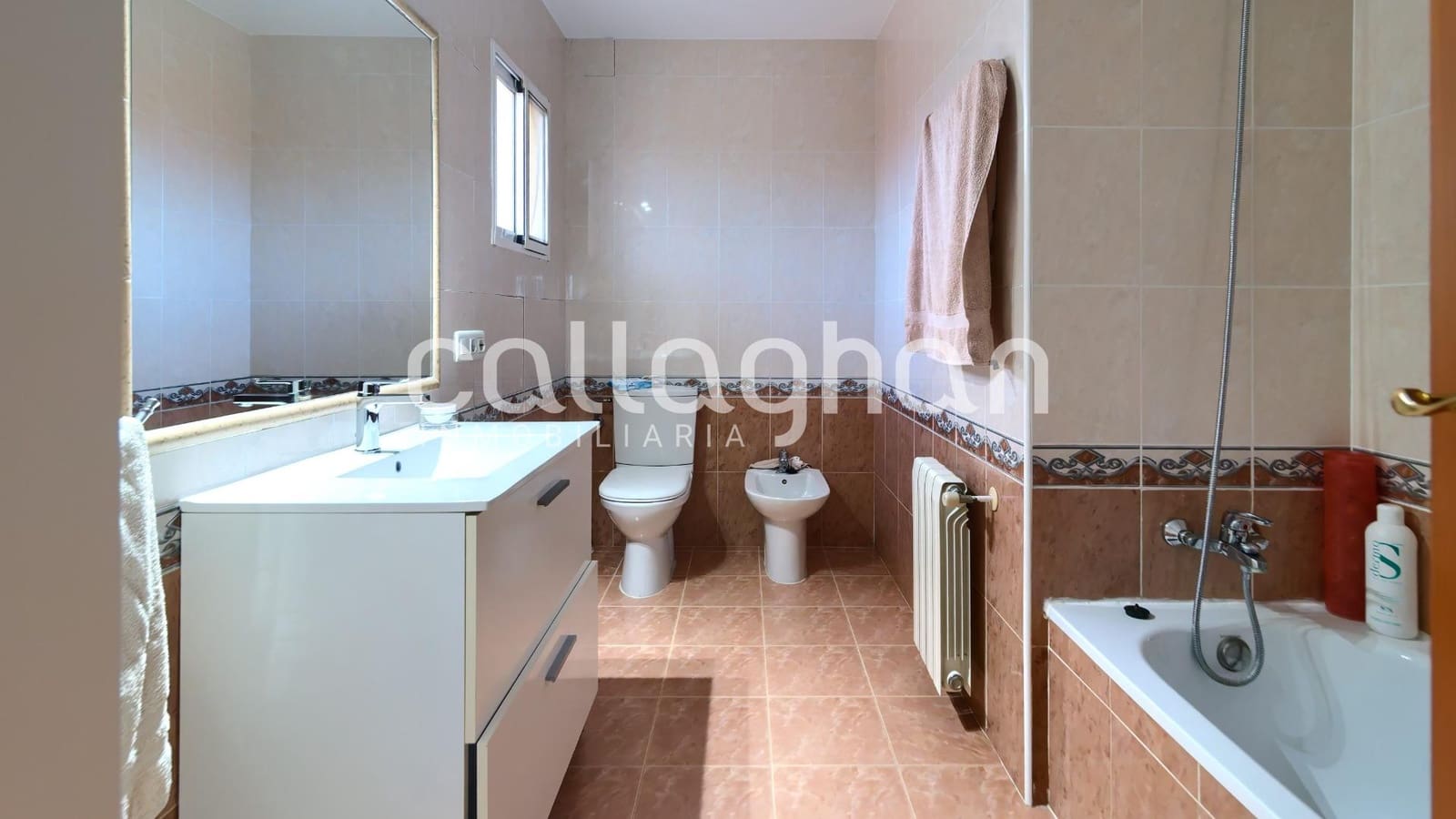 3 soverom Villa til salgs i La Pobla de Vallbona med svømmebasseng garasje - € 450 000 (Ref: 9398677)