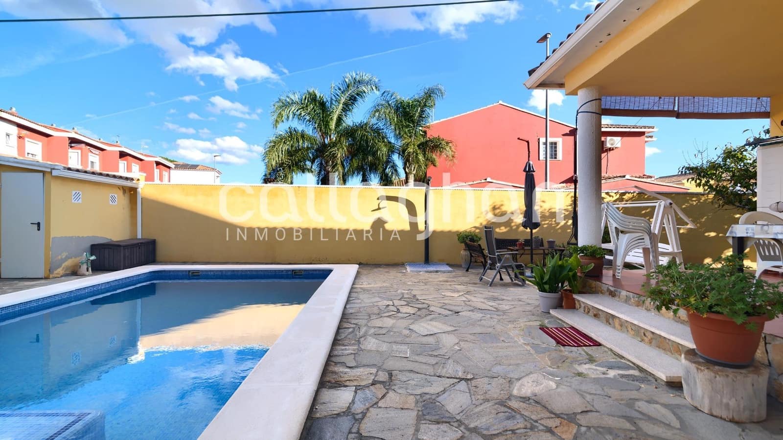 3 soverom Villa til salgs i La Pobla de Vallbona med svømmebasseng garasje - € 450 000 (Ref: 9398677)