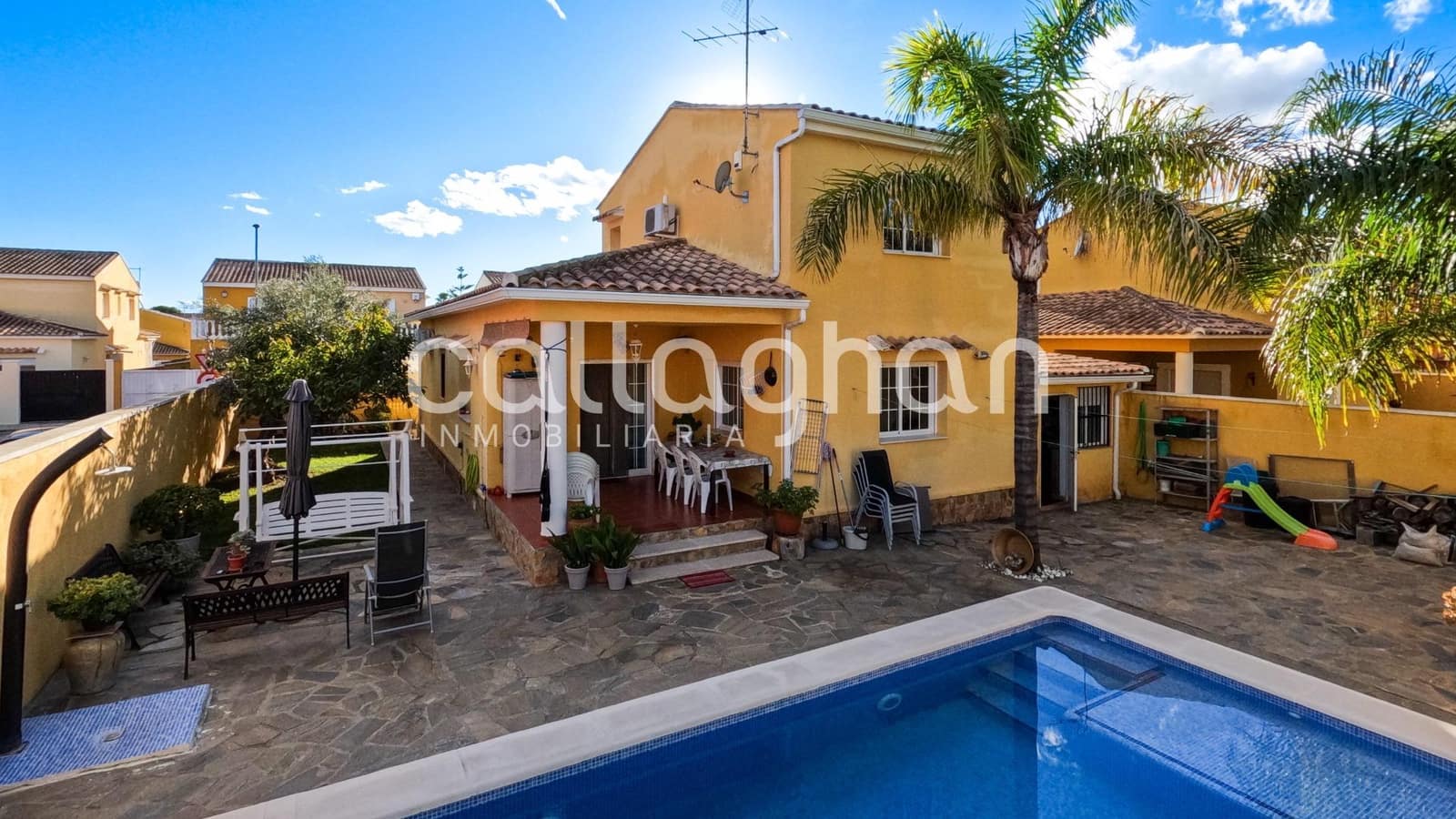 3 soverom Villa til salgs i La Pobla de Vallbona med svømmebasseng garasje - € 450 000 (Ref: 9398677)