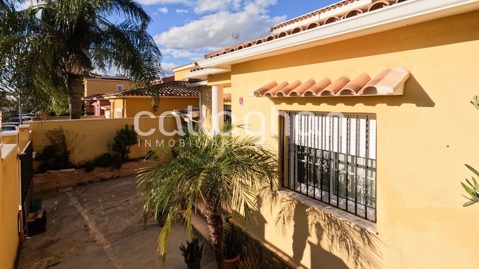 3 soverom Villa til salgs i La Pobla de Vallbona med svømmebasseng garasje - € 450 000 (Ref: 9398677)