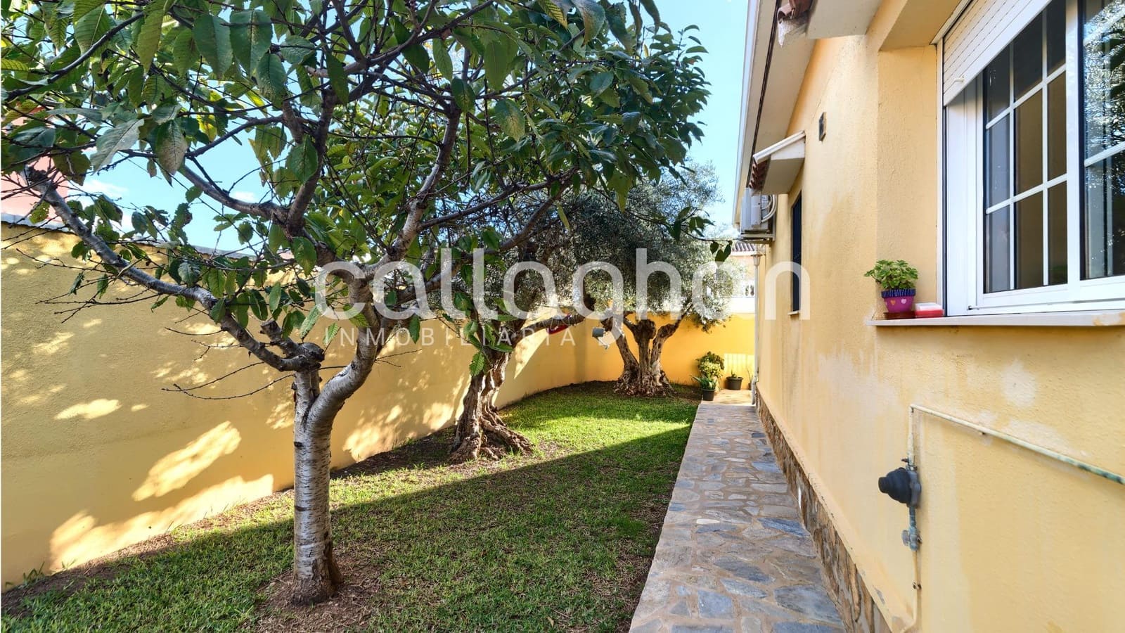 3 soverom Villa til salgs i La Pobla de Vallbona med svømmebasseng garasje - € 450 000 (Ref: 9398677)