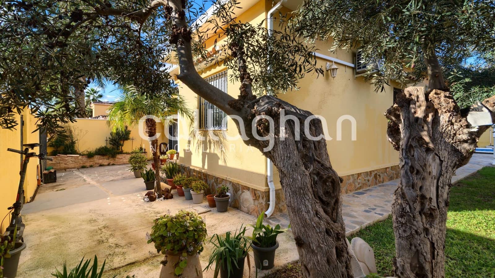 3 soverom Villa til salgs i La Pobla de Vallbona med svømmebasseng garasje - € 450 000 (Ref: 9398677)