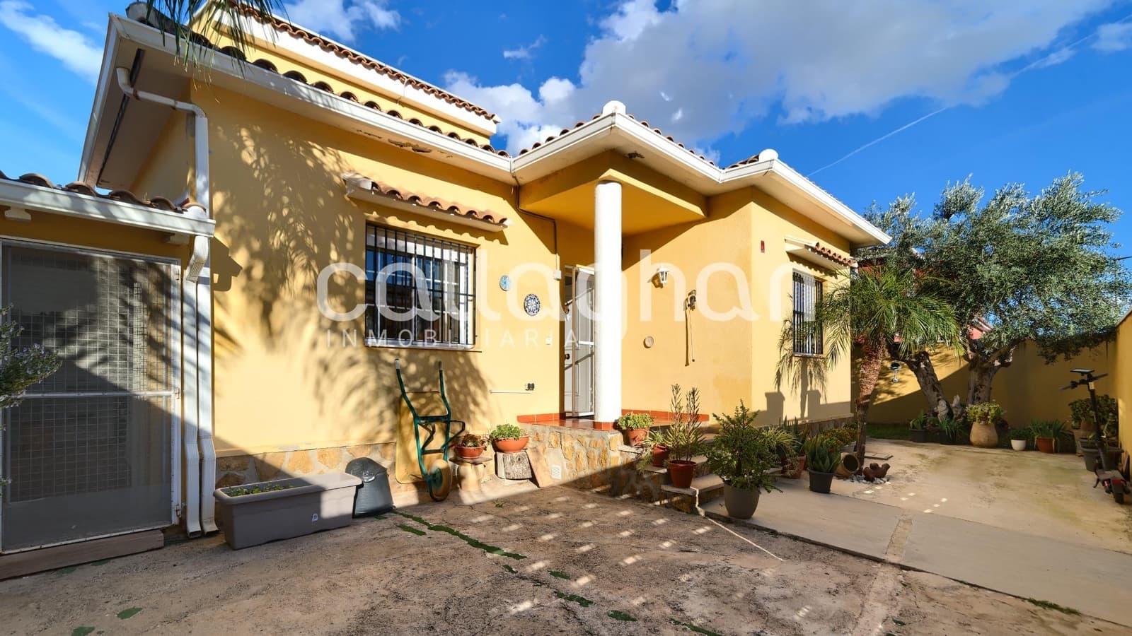 3 soverom Villa til salgs i La Pobla de Vallbona med svømmebasseng garasje - € 450 000 (Ref: 9398677)