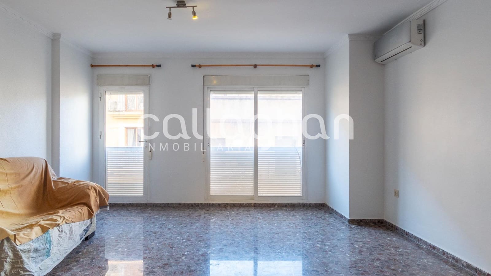 5 bedroom Flat for sale in Gandia with garage - € 349,000 (Ref: 9414291)