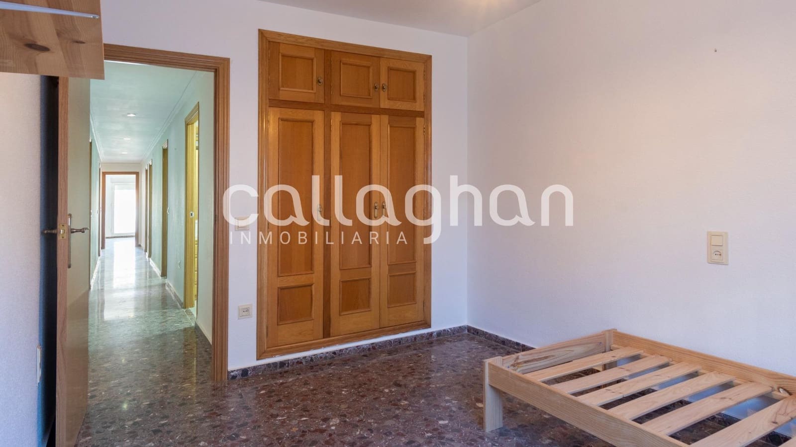 5 bedroom Flat for sale in Gandia with garage - € 349,000 (Ref: 9414291)