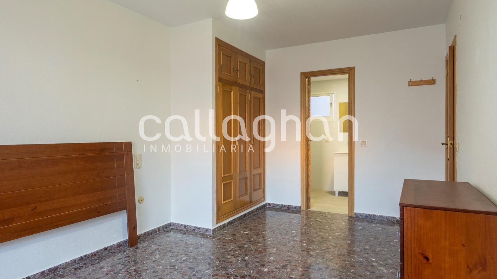 5 bedroom Flat for sale in Gandia with garage - € 349,000 (Ref: 9414291)