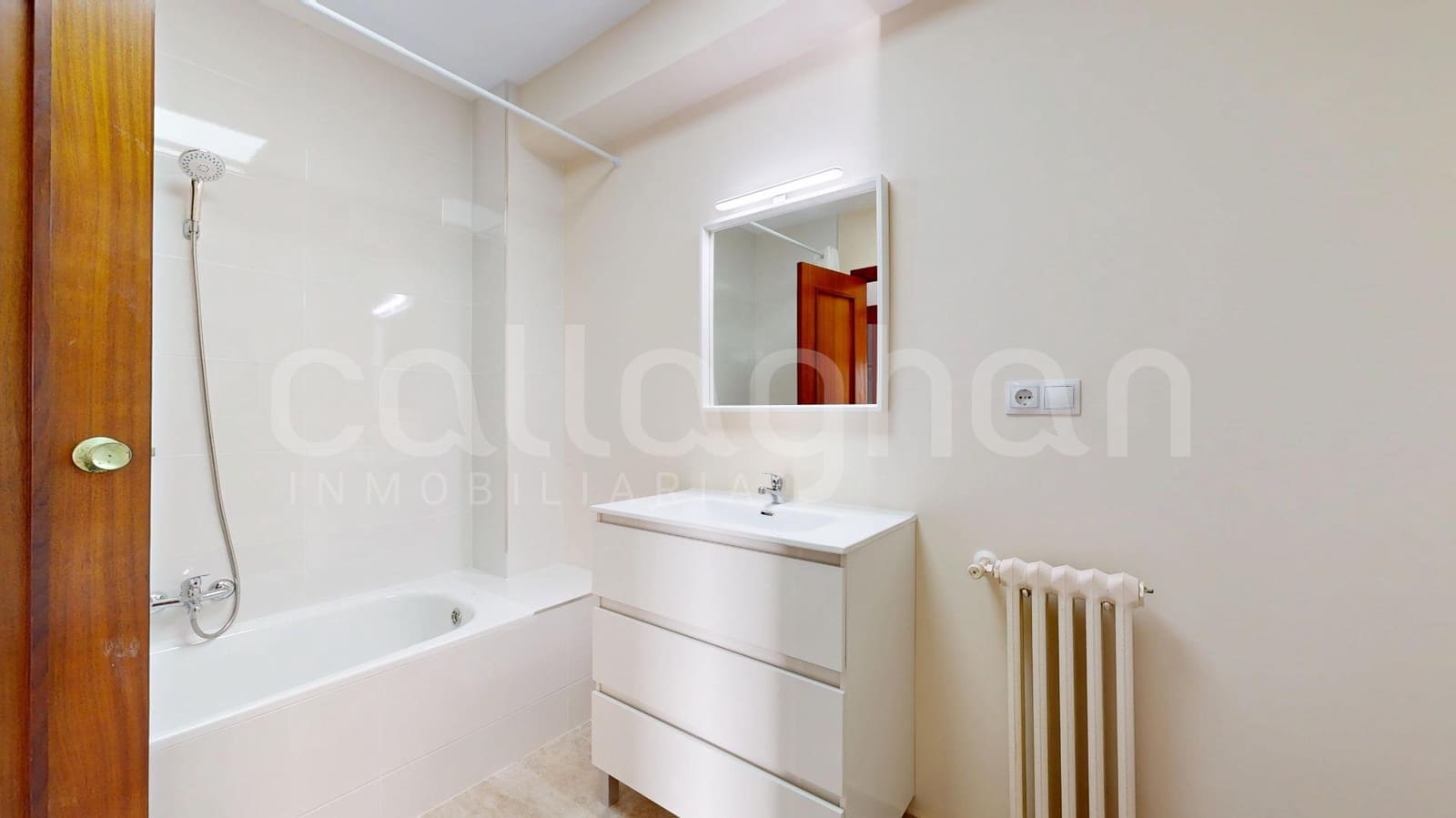 4 makuuhuone Asunto vuokrattavana paikassa Valencia kaupunki mukana 
autotalli - 2 500 € (Ref: 9449046)