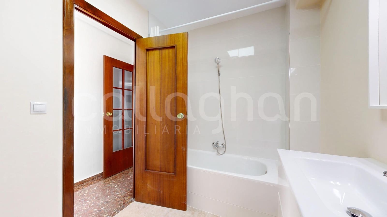 4 makuuhuone Asunto vuokrattavana paikassa Valencia kaupunki mukana 
autotalli - 2 500 € (Ref: 9449046)