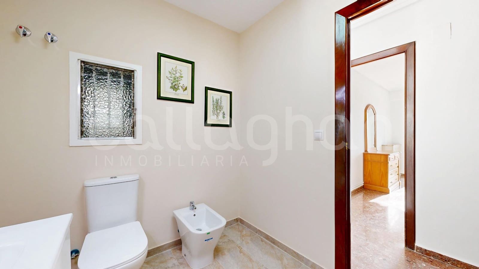 4 makuuhuone Asunto vuokrattavana paikassa Valencia kaupunki mukana 
autotalli - 2 500 € (Ref: 9449046)