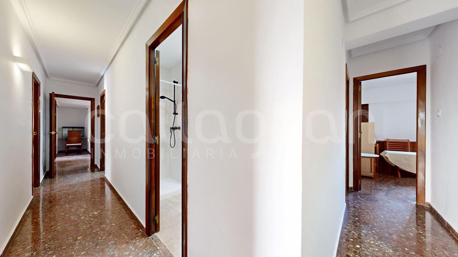 4 makuuhuone Asunto vuokrattavana paikassa Valencia kaupunki mukana 
autotalli - 2 500 € (Ref: 9449046)