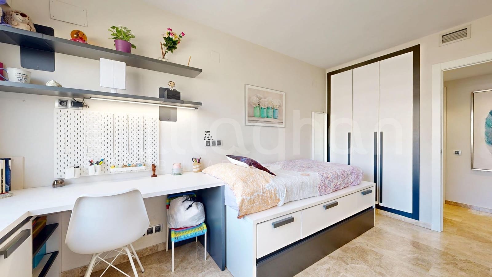 4 bedroom Apartment for sale in Valencia city with pool garage - € 1,300,000 (Ref: 9450450)