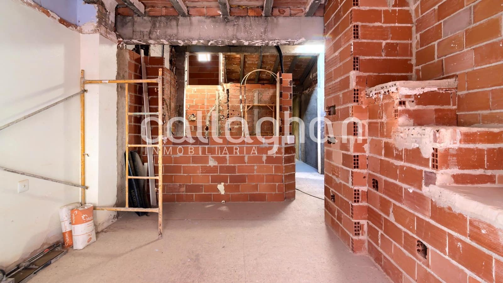 3 slaapkamer Rijtjeshuis te koop in Chilches met garage - € 79.000 (Ref: 9452298)