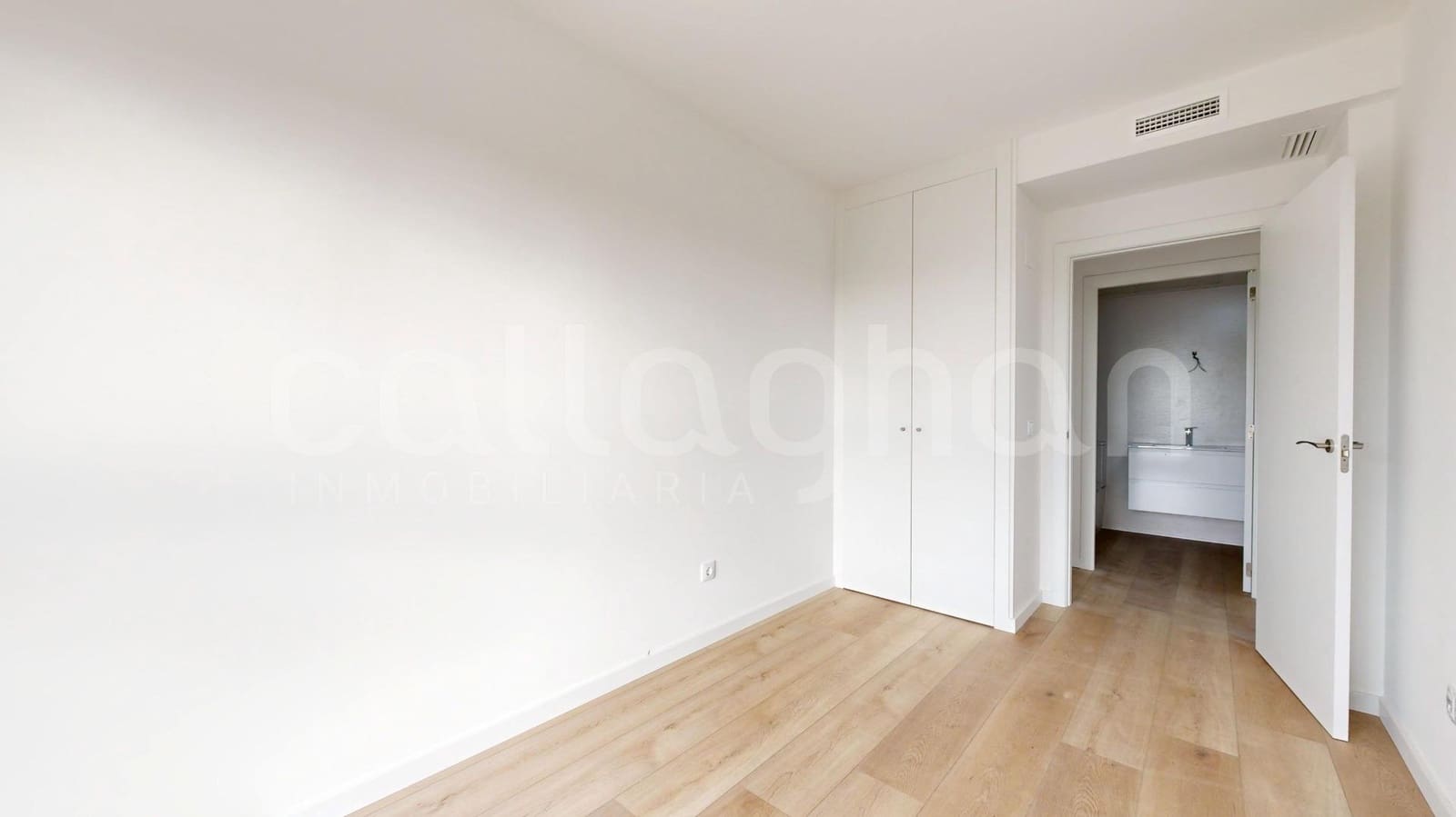 3 bedroom Flat for sale in Valencia city with pool garage - € 484,000 (Ref: 9470966)