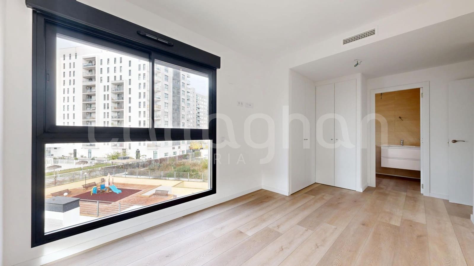3 bedroom Flat for sale in Valencia city with pool garage - € 484,000 (Ref: 9470966)