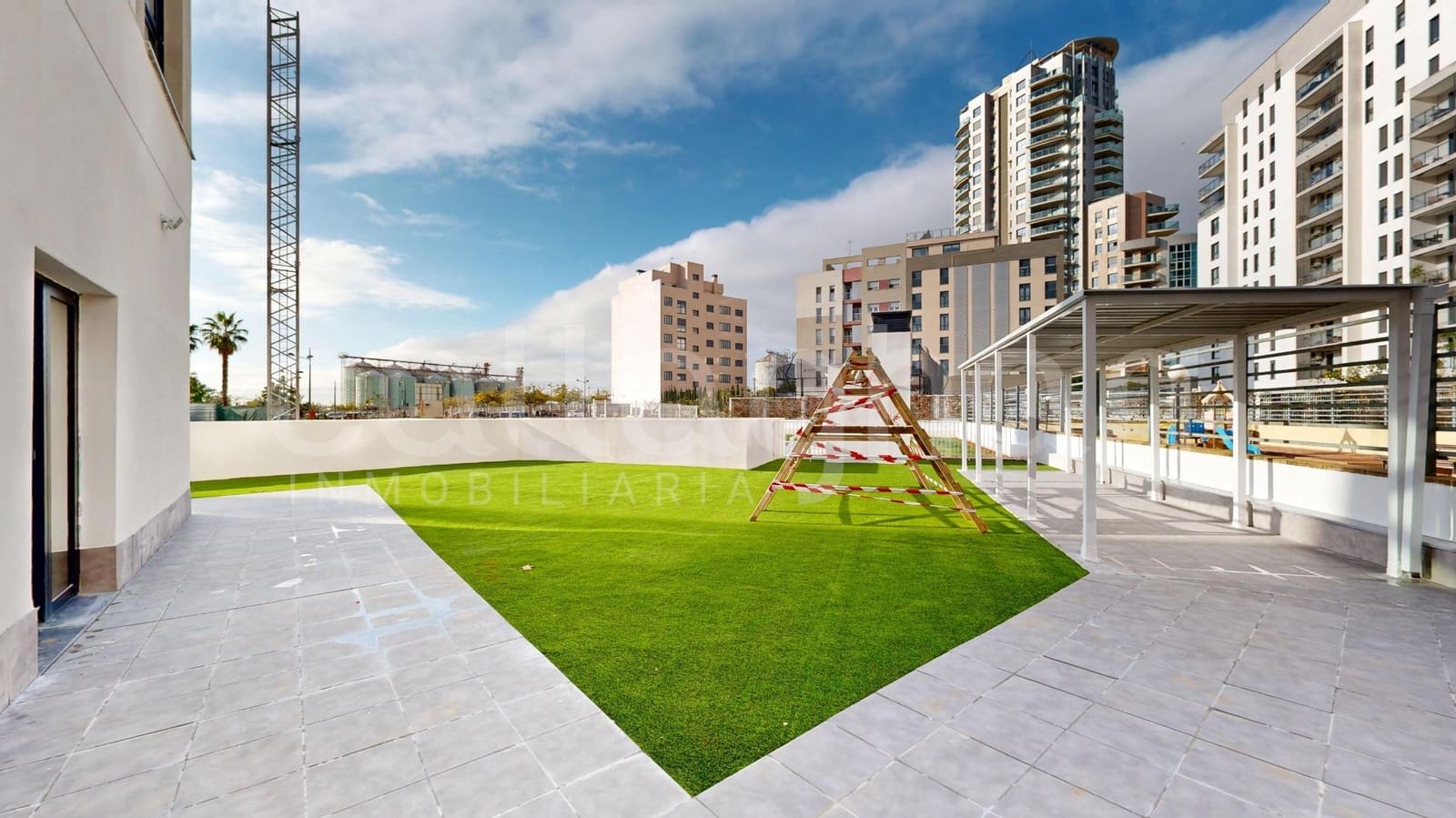 3 bedroom Flat for sale in Valencia city with pool garage - € 484,000 (Ref: 9470966)