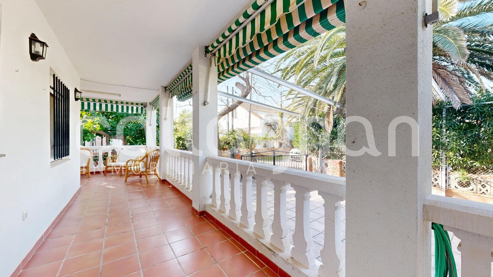 4 makuuhuone Huvila myytävänä paikassa Almarda mukana 
autotalli - 450 000 € (Ref: 9513580)