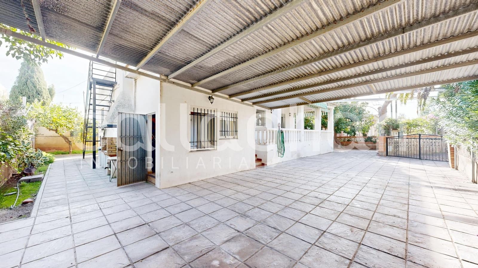 4 makuuhuone Huvila myytävänä paikassa Almarda mukana 
autotalli - 450 000 € (Ref: 9513580)