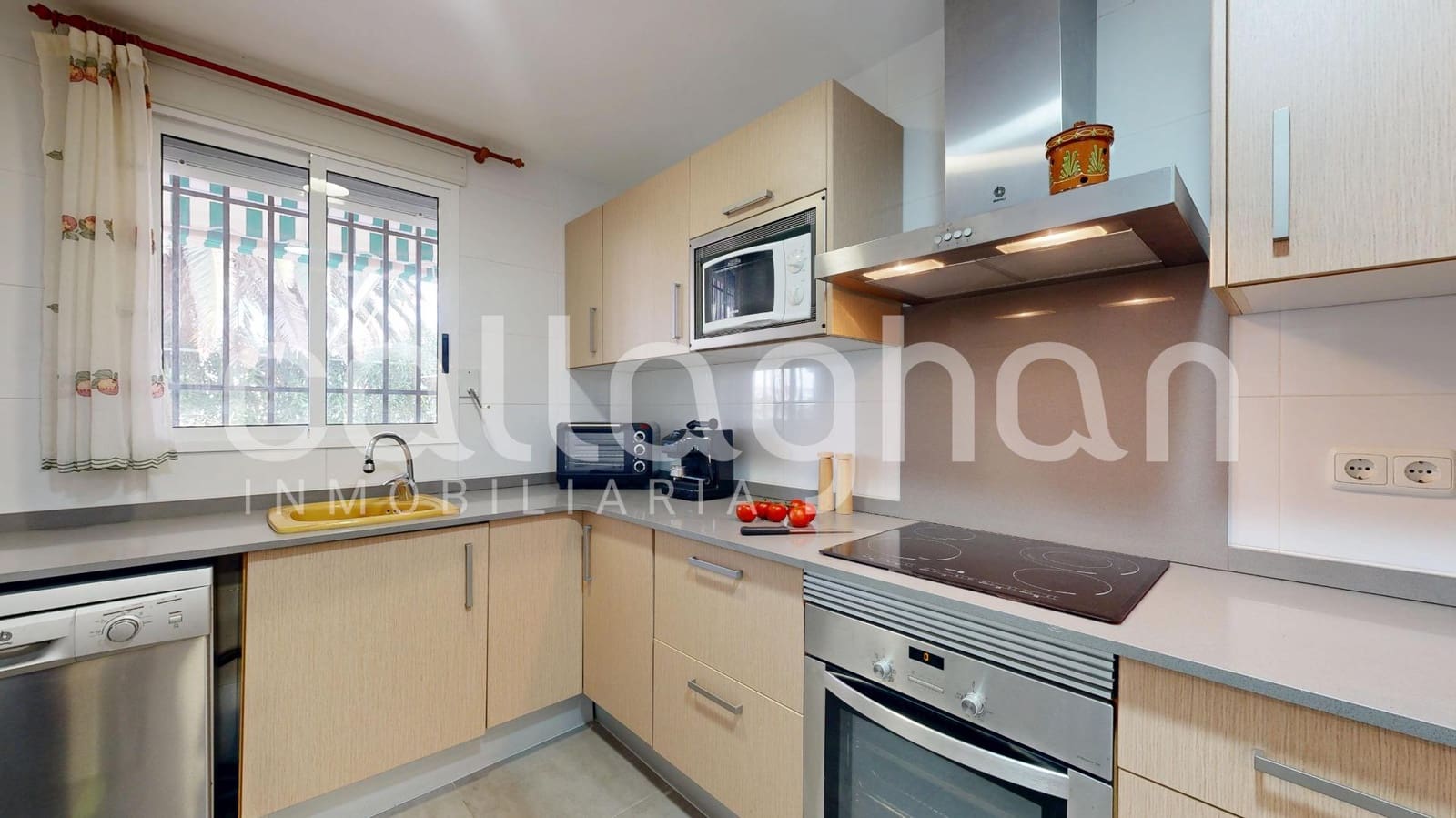 4 soveværelse Villa til salg i Almarda med garage - € 415.000 (Ref: 9513580)