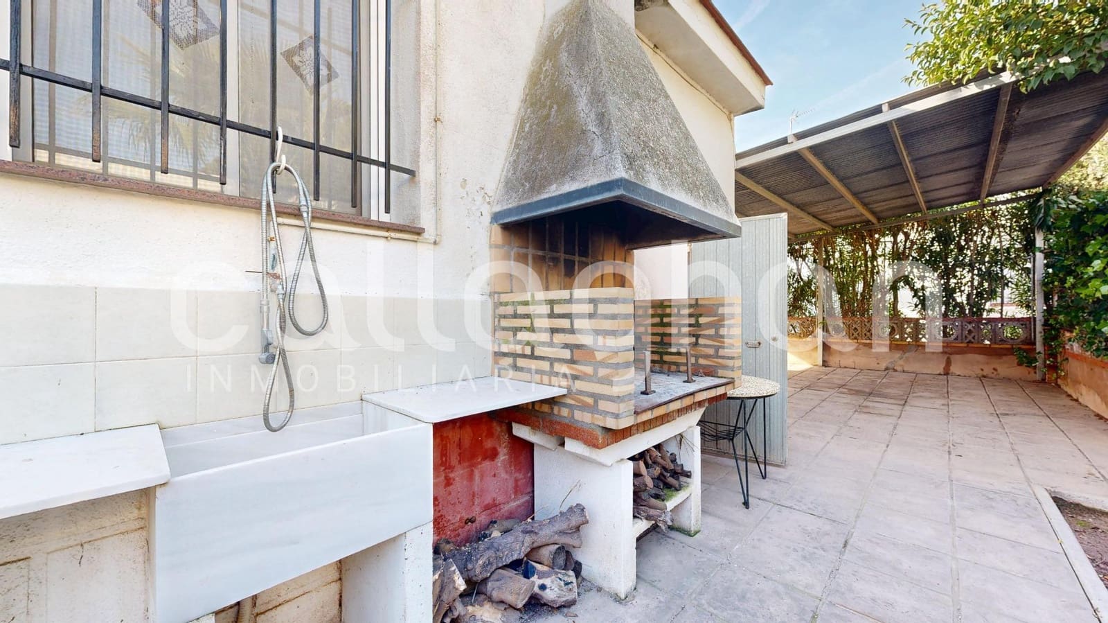 Chalet de 4 habitaciones en Almarda en venta con garaje - 385.000 € (Ref: 9513580)