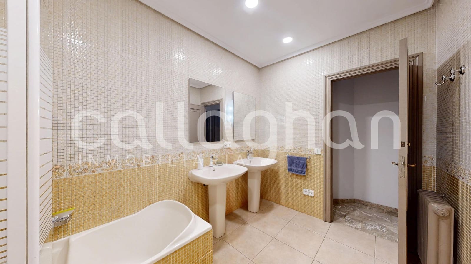 5 bedroom Flat for sale in Valencia city - € 950,000 (Ref: 9530944)