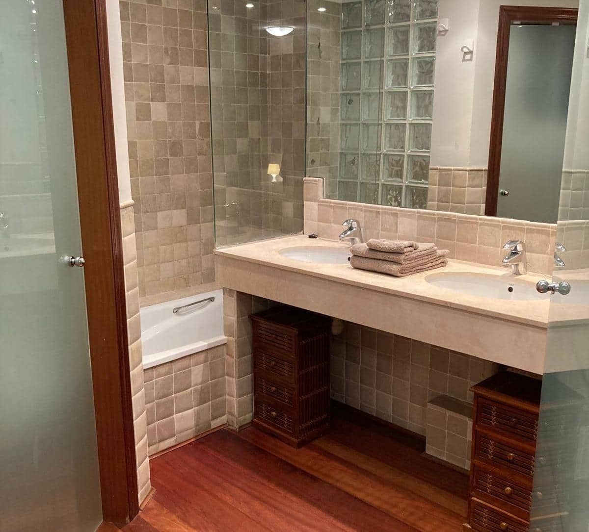 2 bedroom Penthouse for rent in Valencia city with garage - € 1,800 (Ref: 9548419)