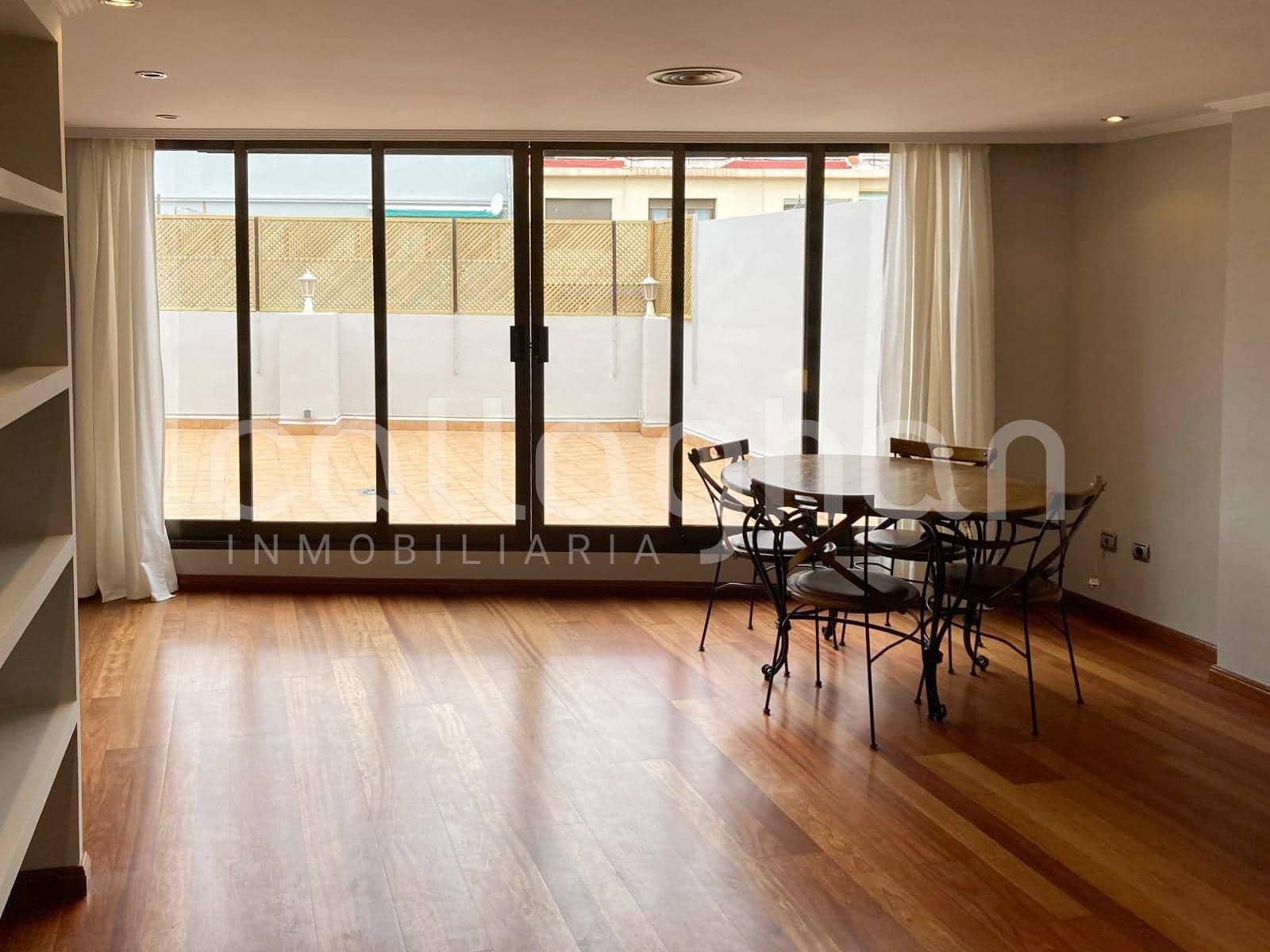 2 bedroom Penthouse for rent in Valencia city with garage - € 1,800 (Ref: 9548419)