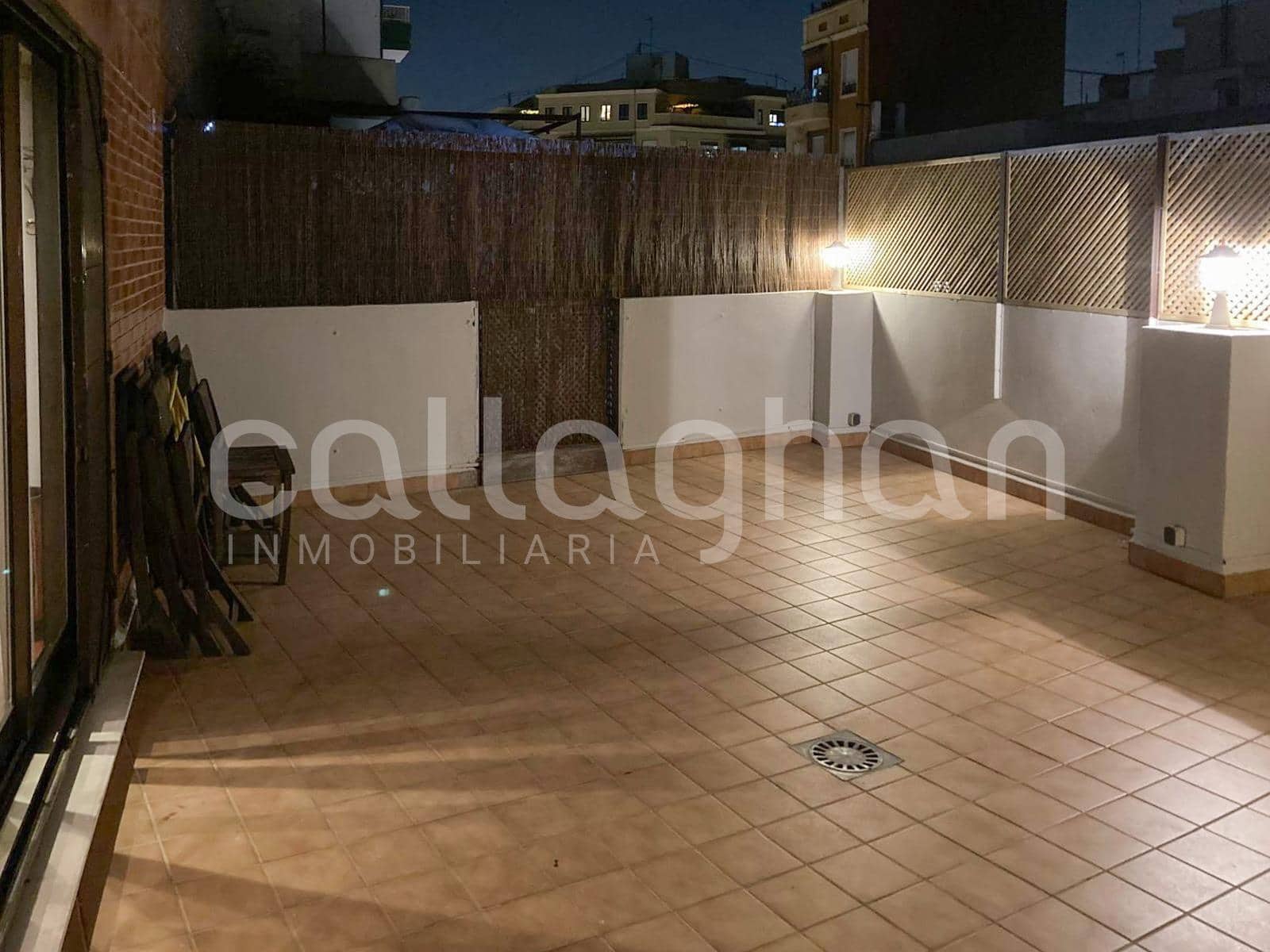 2 bedroom Penthouse for rent in Valencia city with garage - € 1,800 (Ref: 9548419)