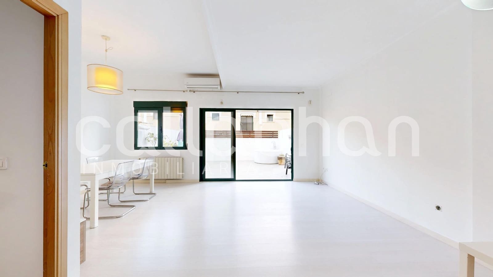 3 bedroom Terraced Villa for sale in Valencia city with garage - € 650,000 (Ref: 9556060)