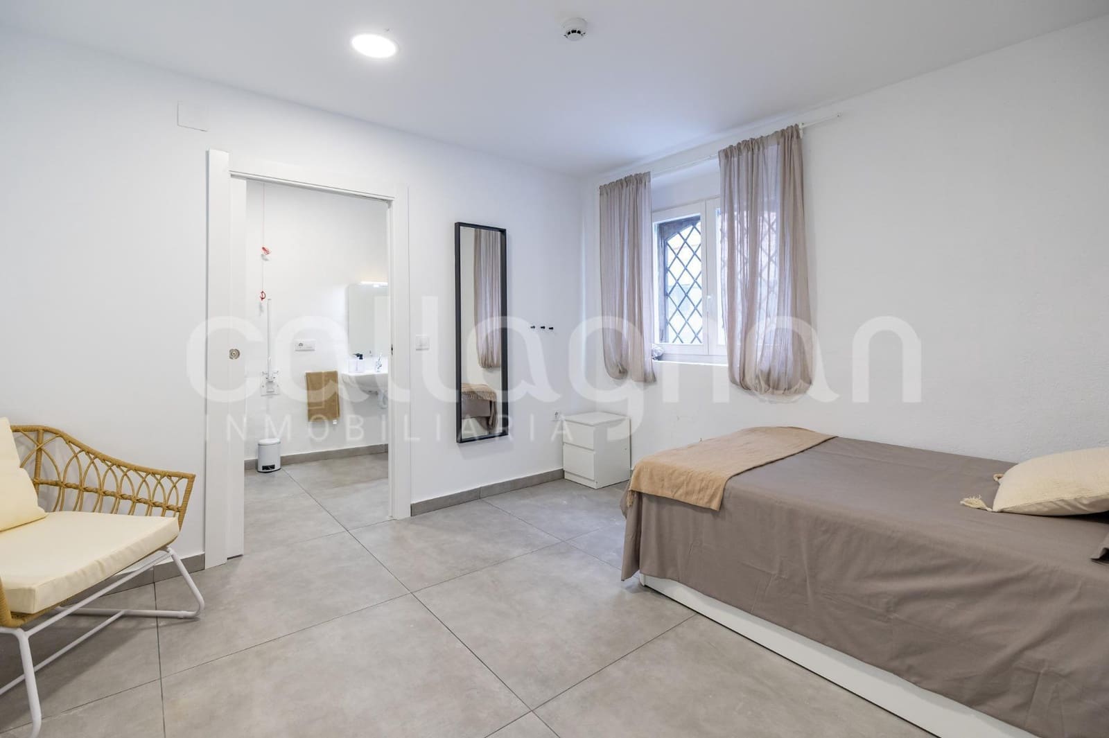 40 bedroom Apartment for sale in Valencia city - € 4,000,000 (Ref: 9557977)