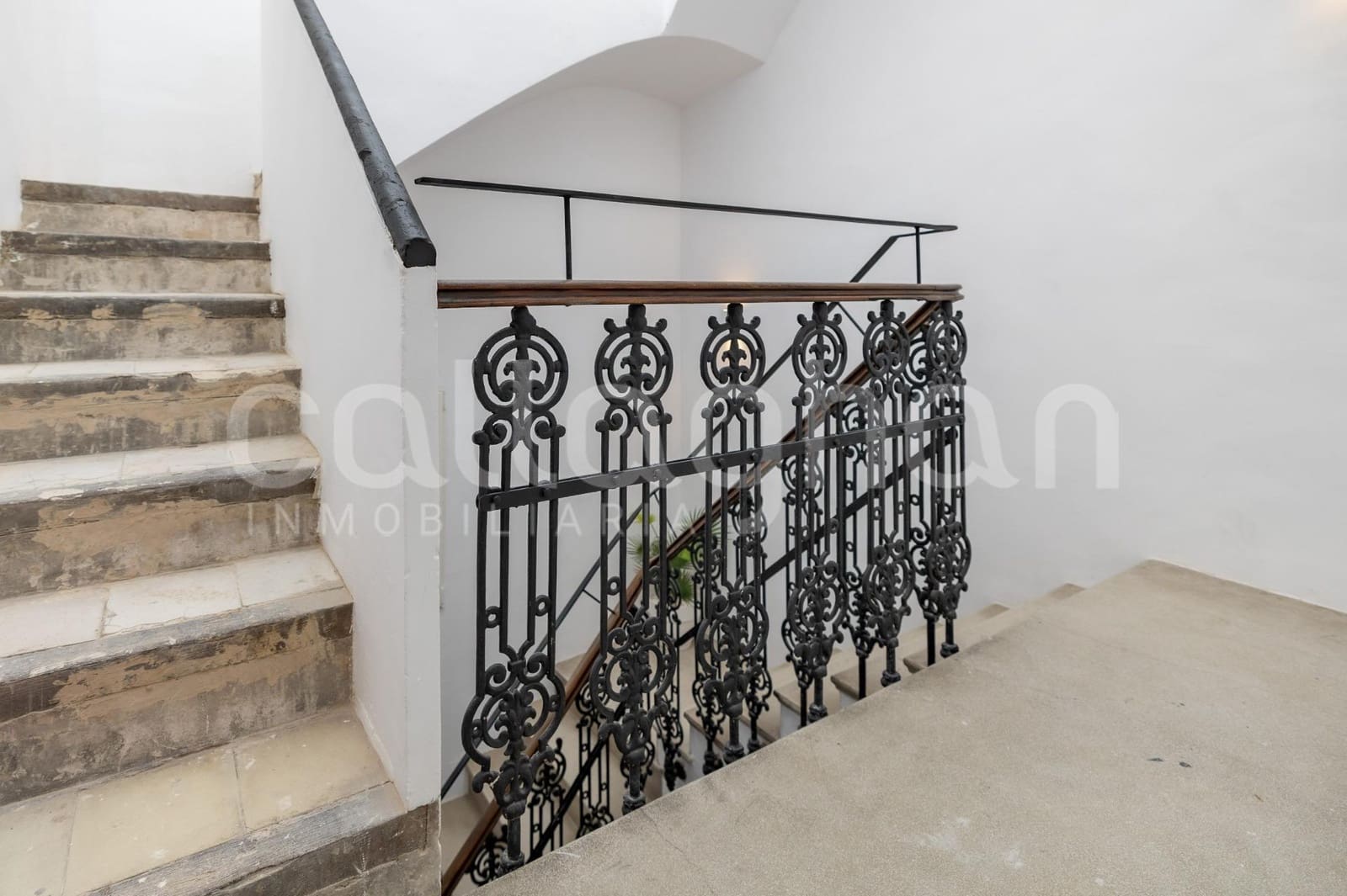 40 bedroom Apartment for sale in Valencia city - € 4,000,000 (Ref: 9557977)