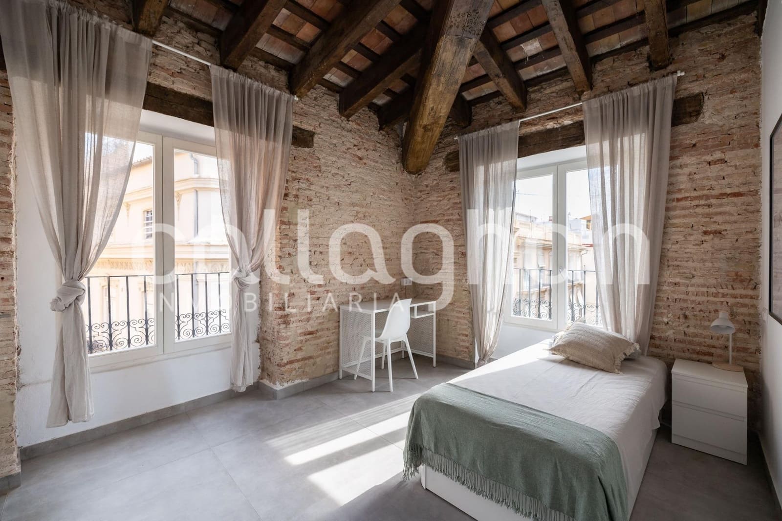 40 bedroom Apartment for sale in Valencia city - € 4,000,000 (Ref: 9557977)