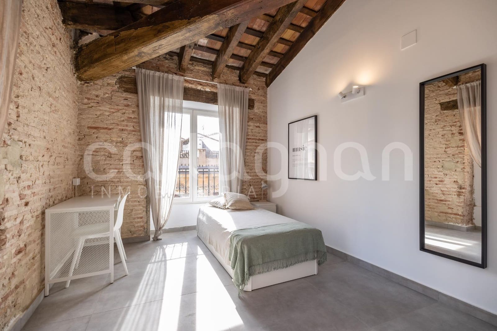 40 bedroom Apartment for sale in Valencia city - € 4,000,000 (Ref: 9557977)