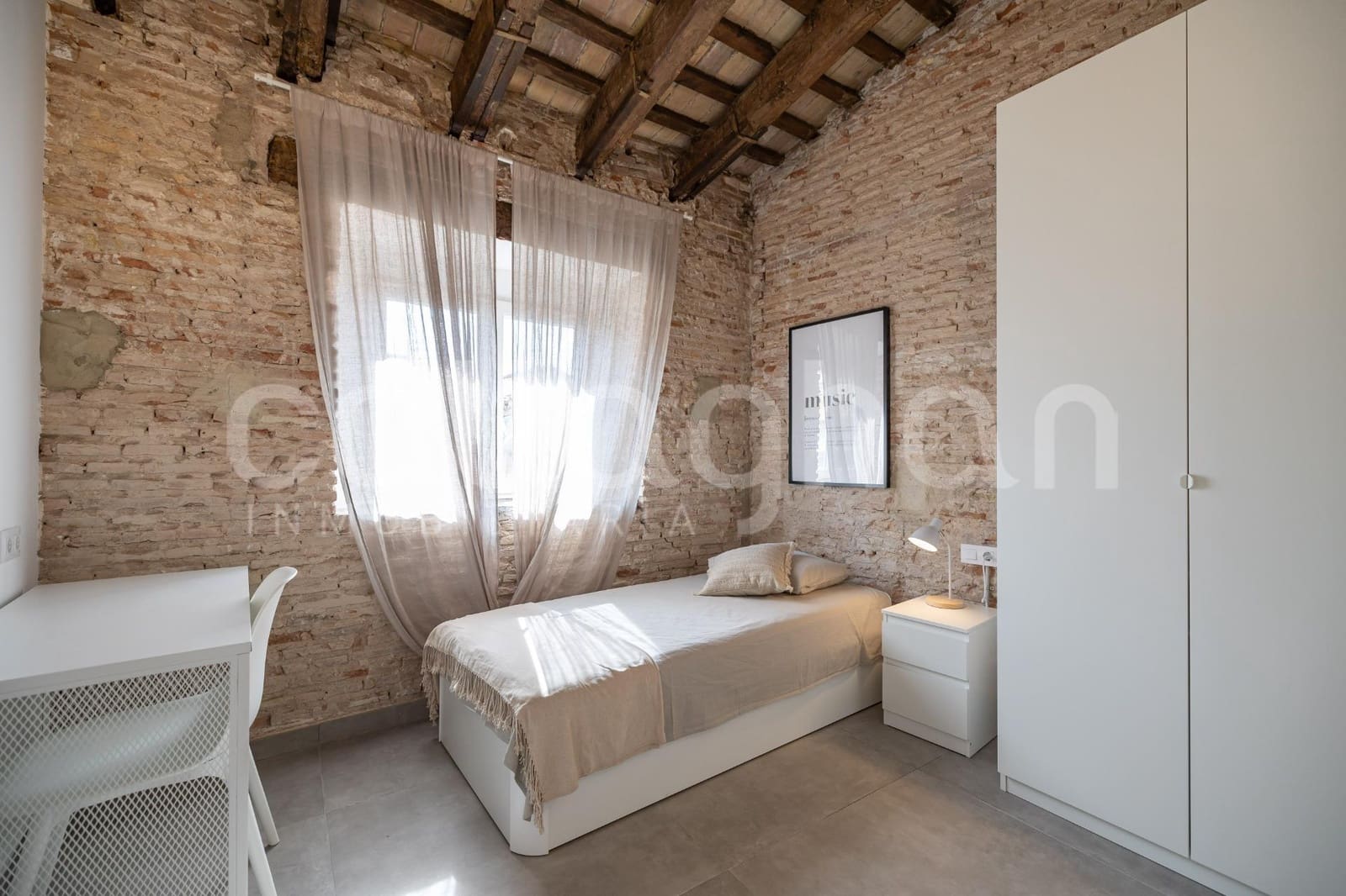 40 bedroom Apartment for sale in Valencia city - € 4,000,000 (Ref: 9557977)