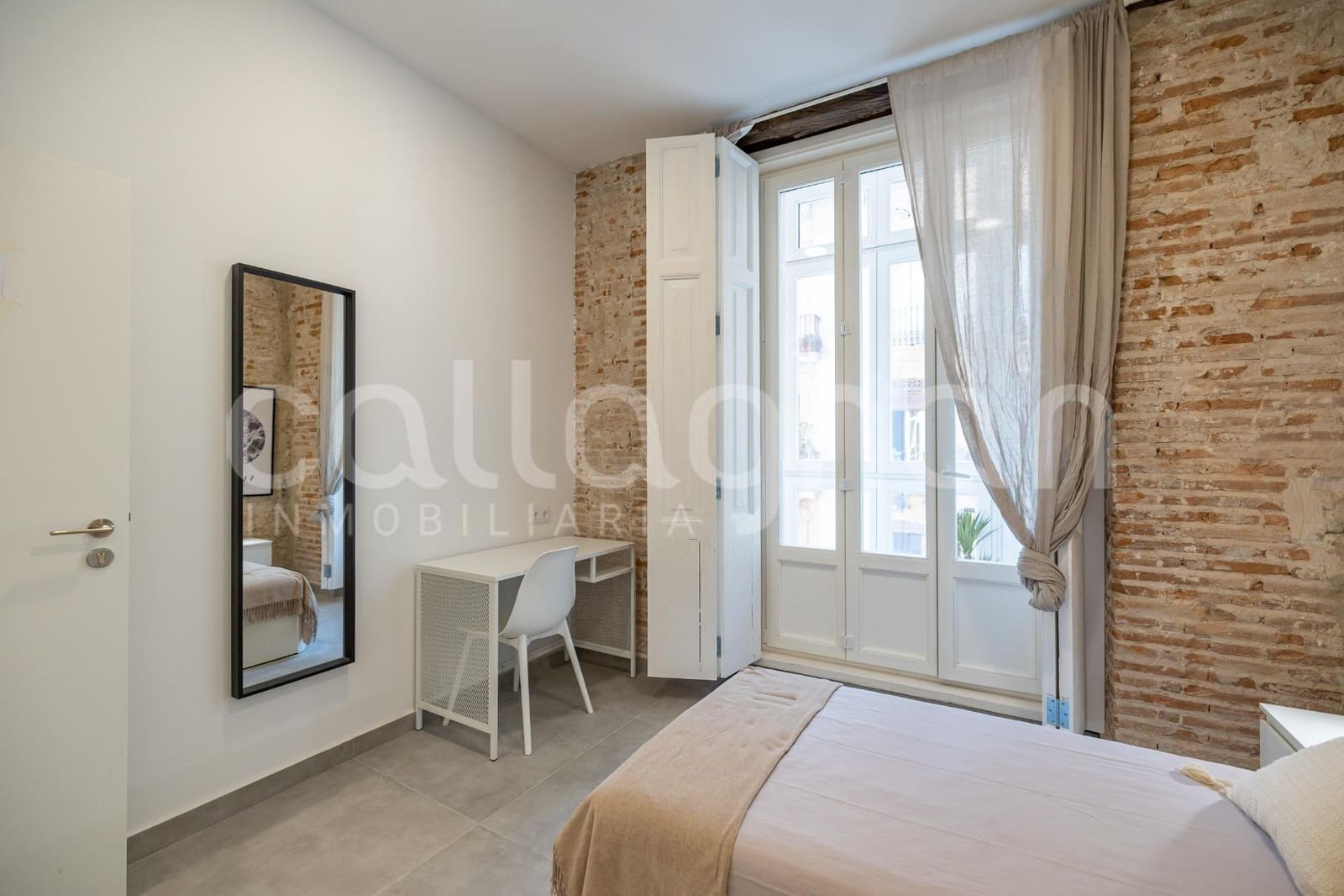 40 bedroom Apartment for sale in Valencia city - € 4,000,000 (Ref: 9557977)